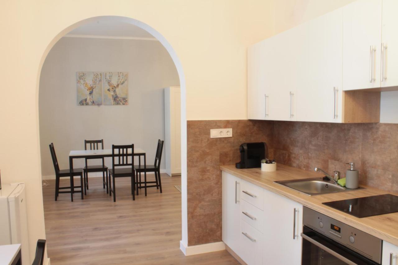 Zwinger Apartman Sopron Exteriör bild
