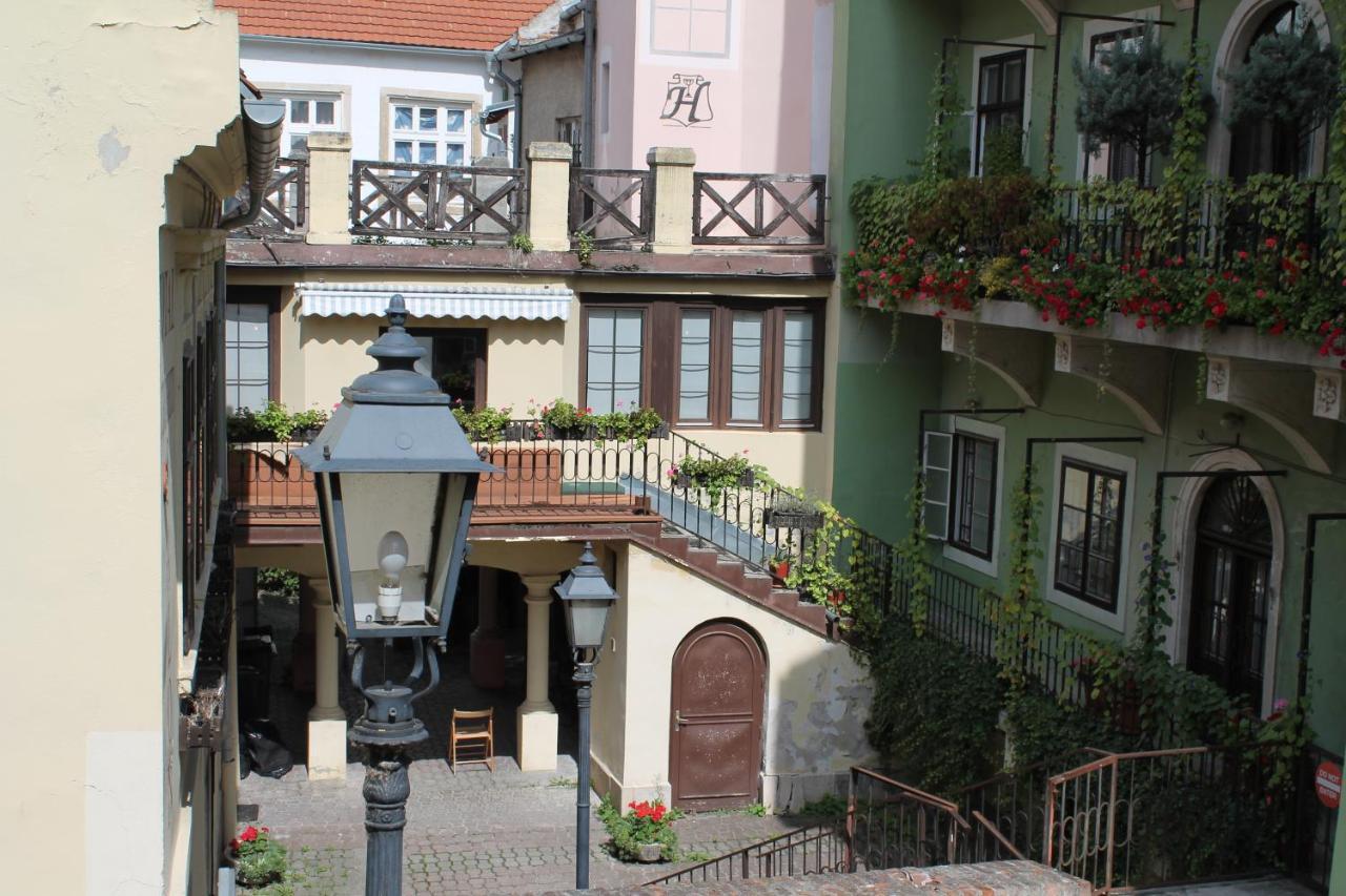 Zwinger Apartman Sopron Exteriör bild